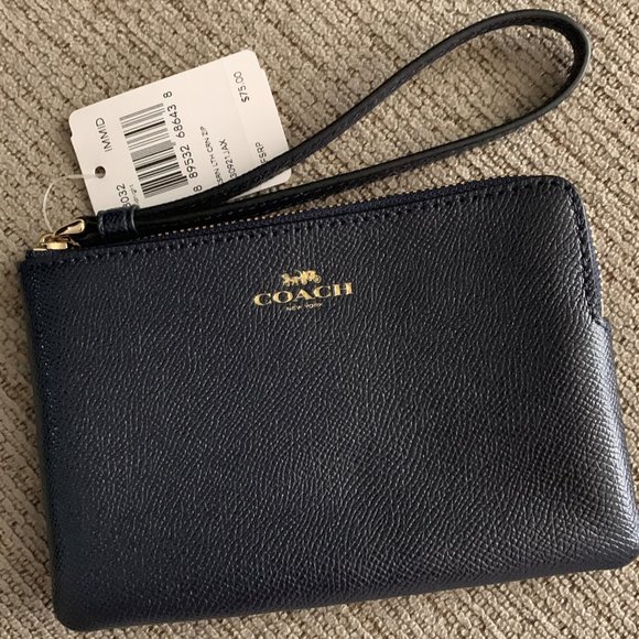 Coach Handbags - Coach wristlet